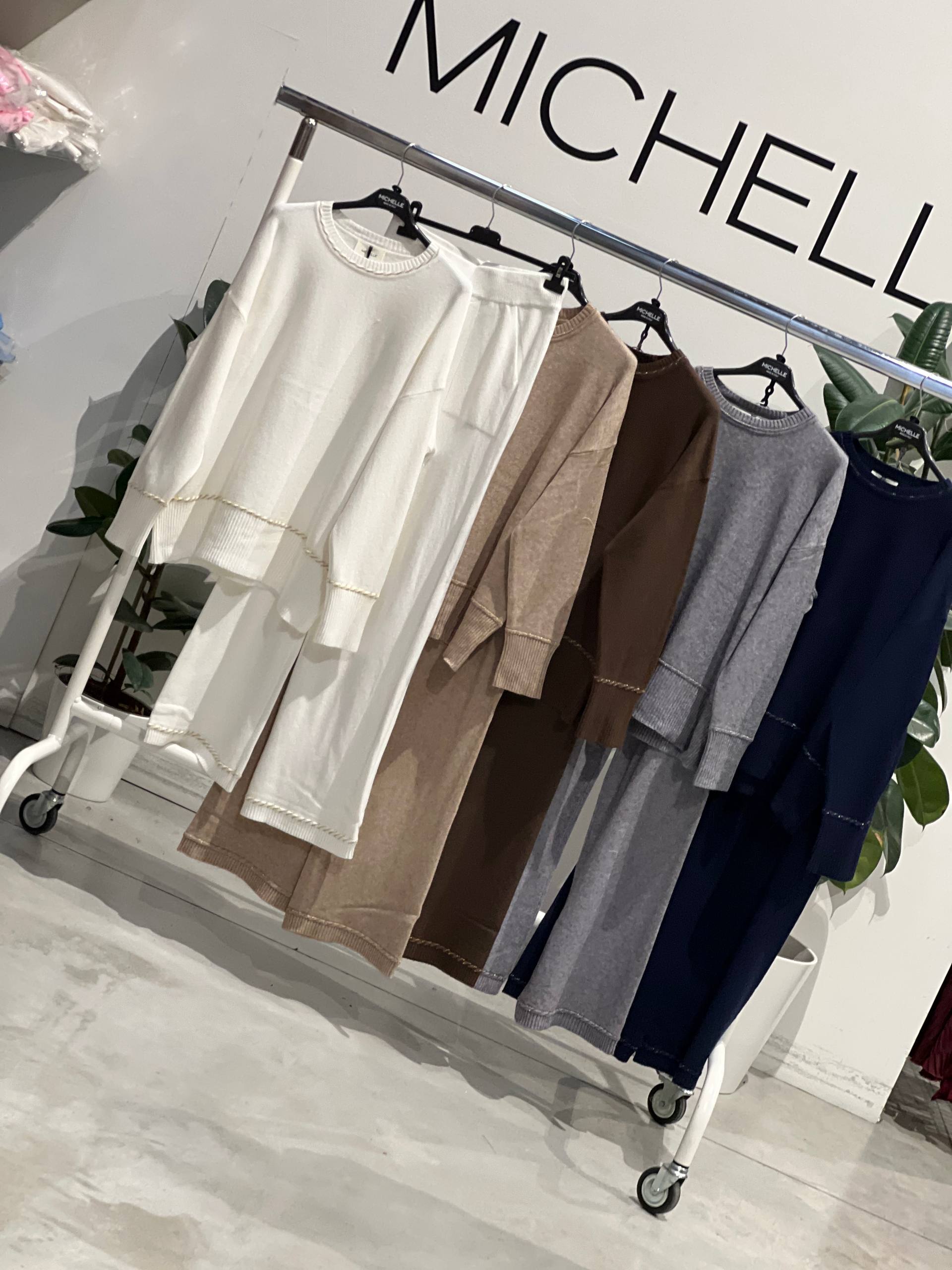 Amelie Follies (Michelle)