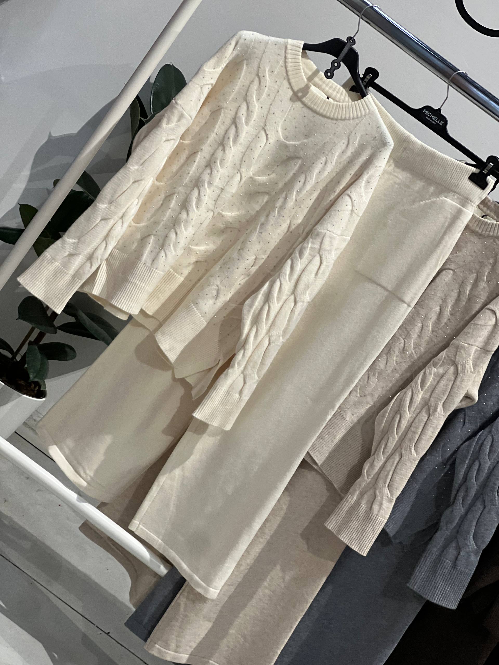 Amelie Follies (Michelle)