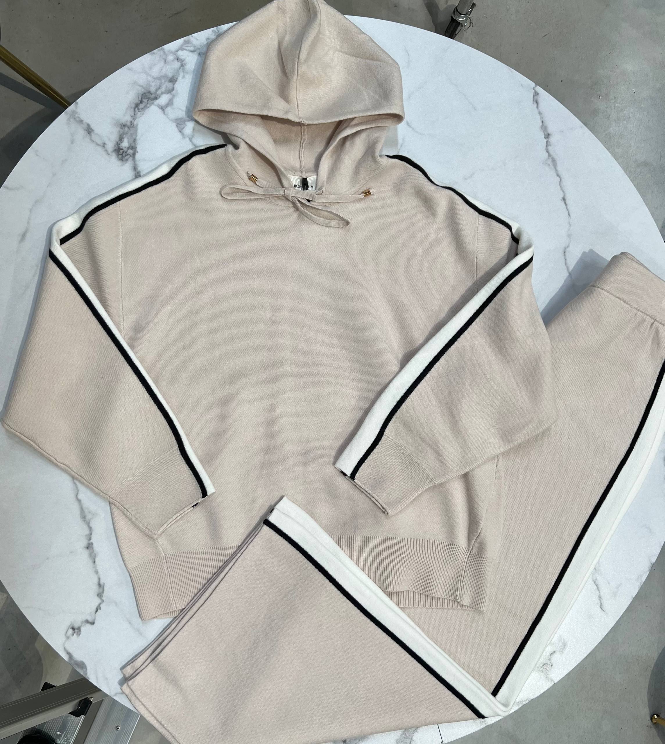 Amelie Follies (Michelle)