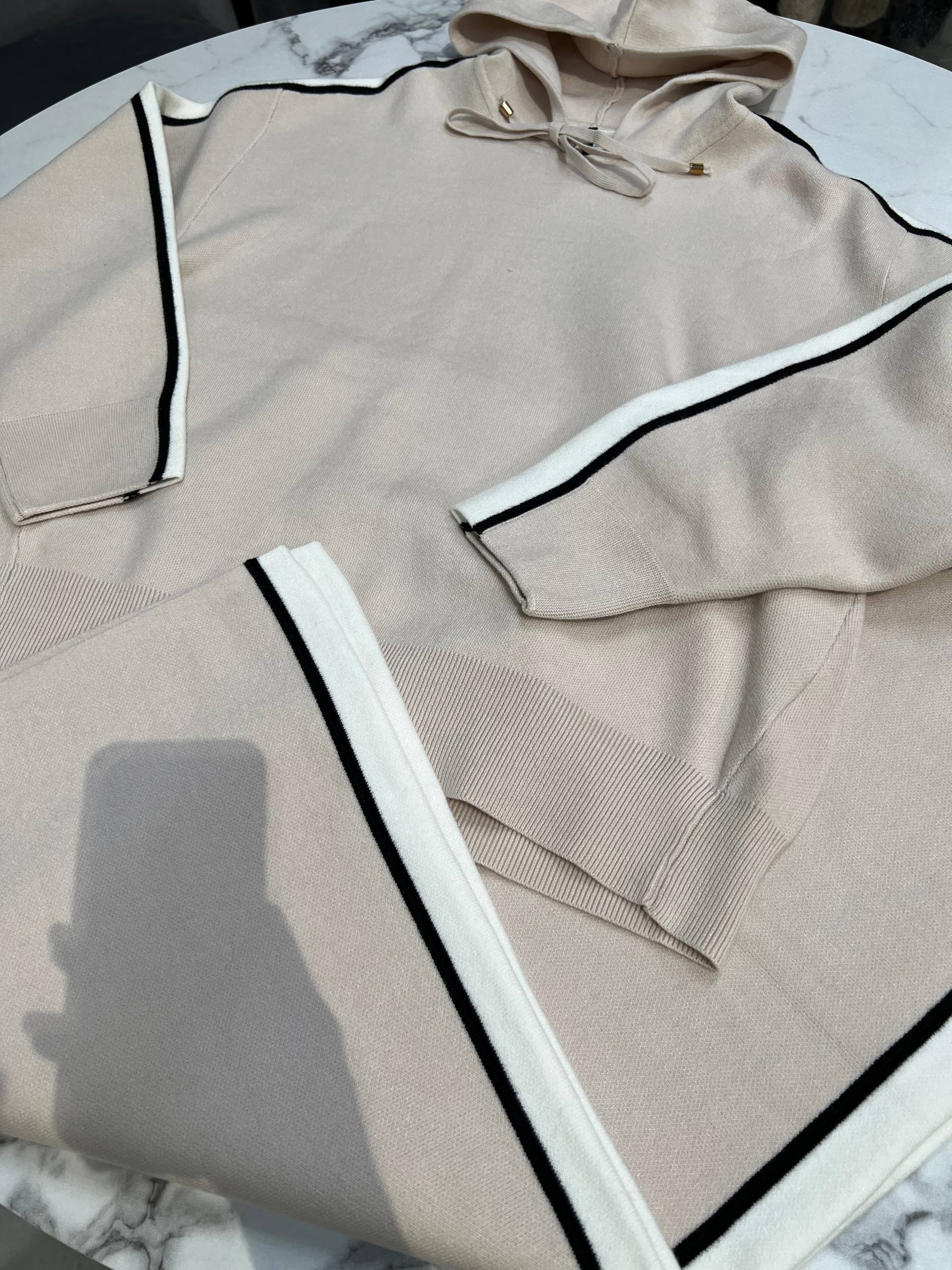 Amelie Follies (Michelle)