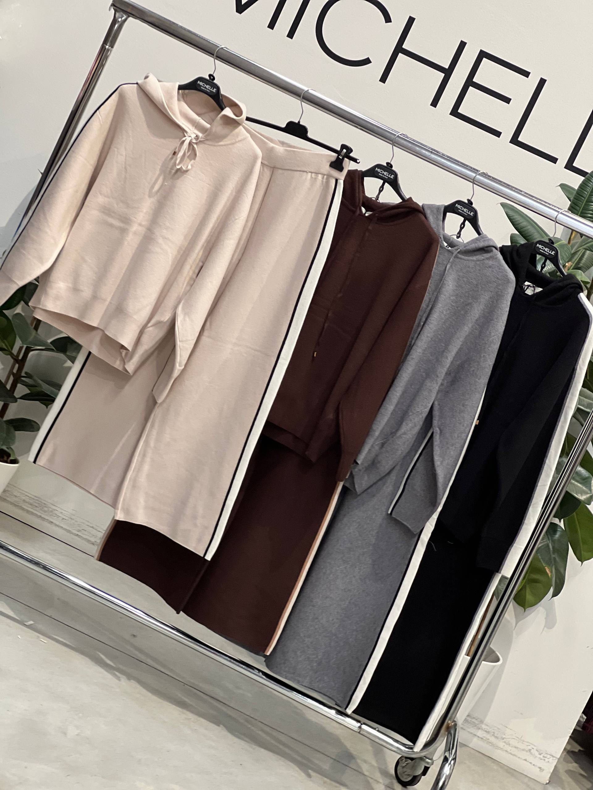 Amelie Follies (Michelle)