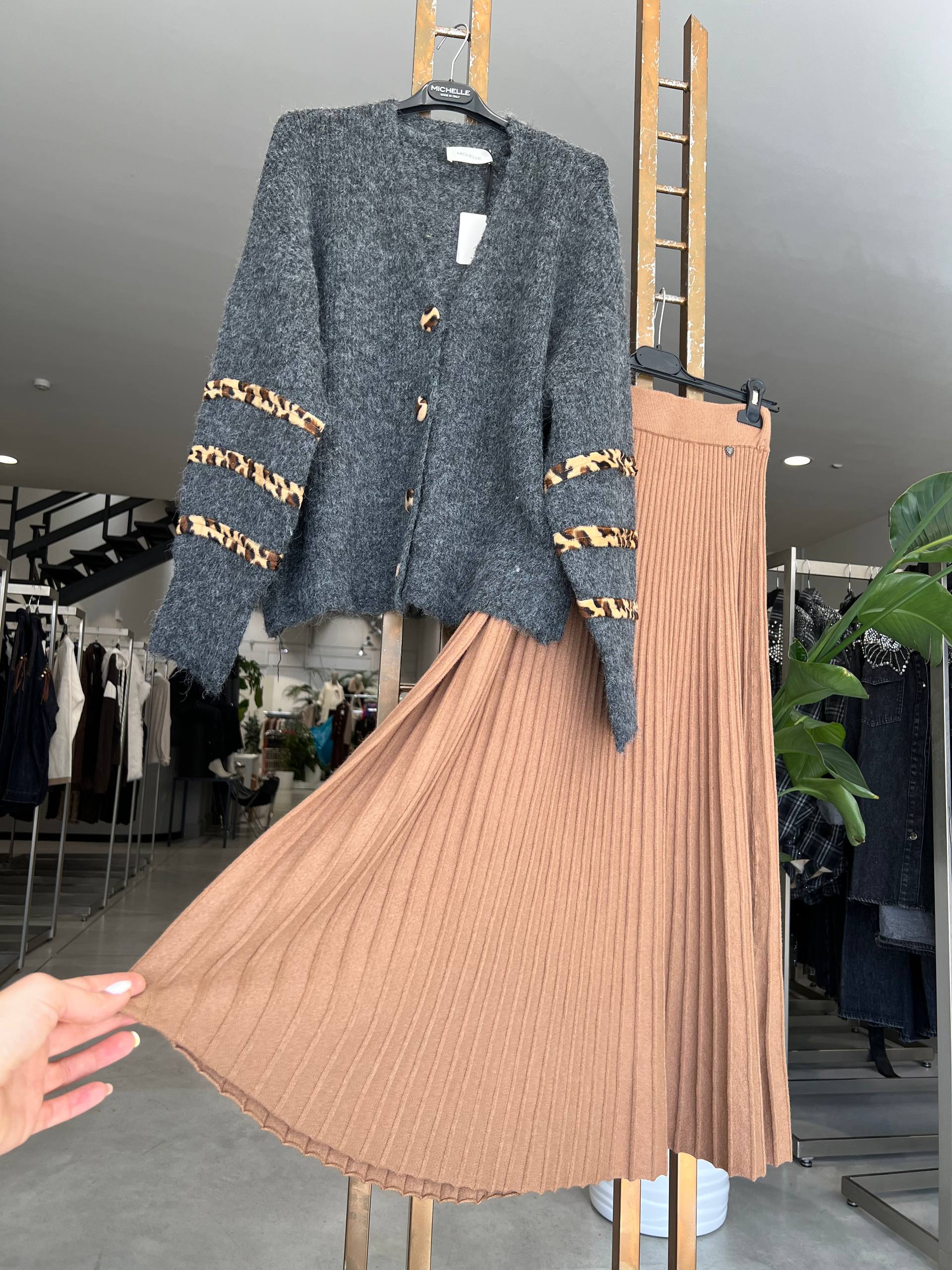 Amelie Follies (Michelle)