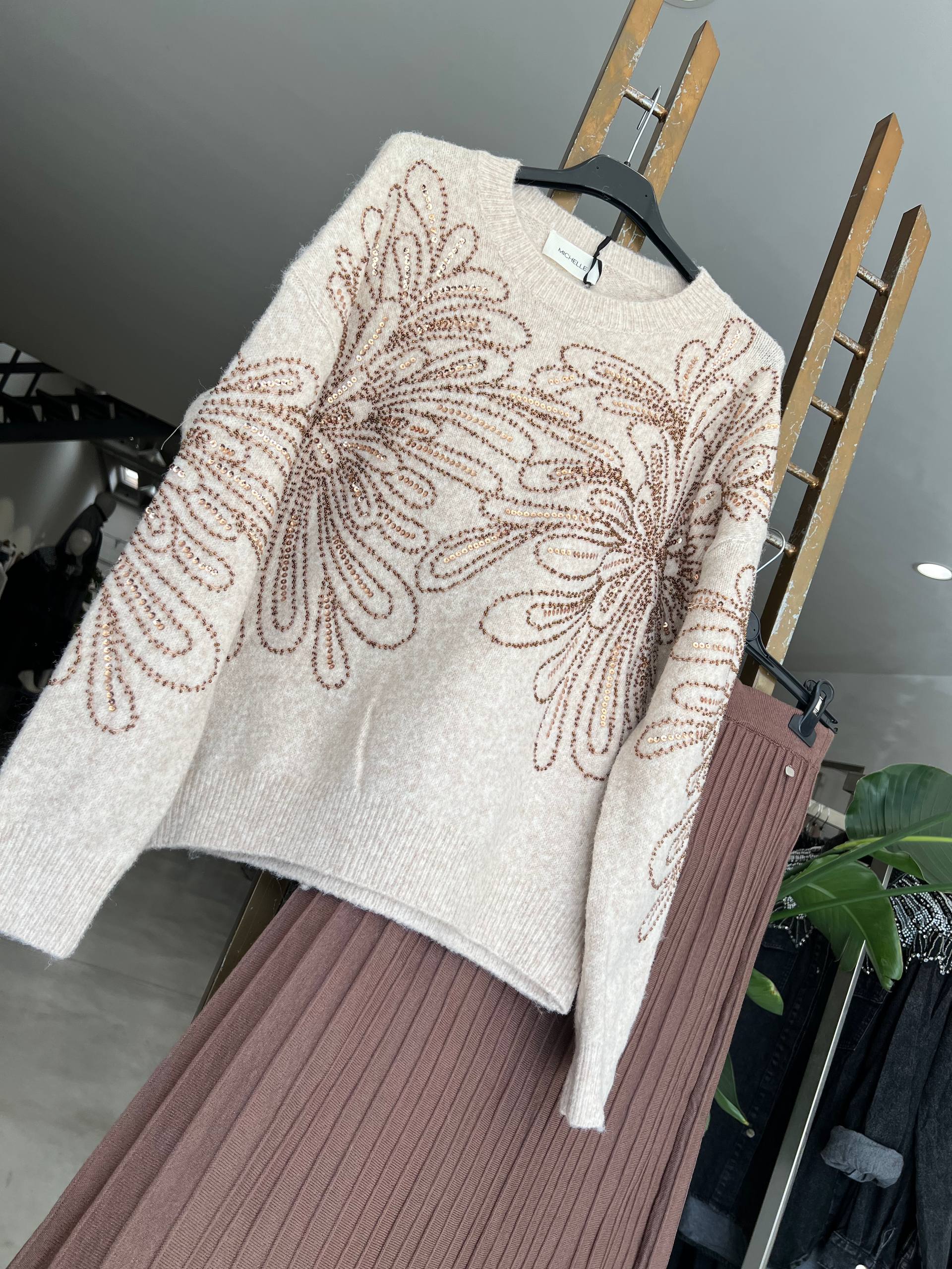 Amelie Follies (Michelle)