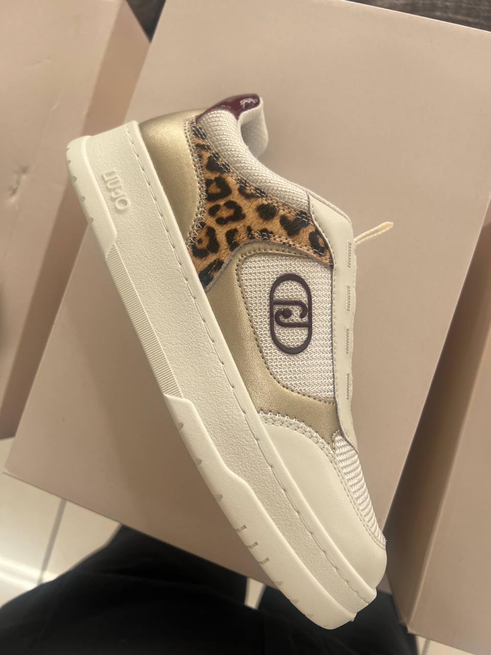 Outlet Фото Outlet