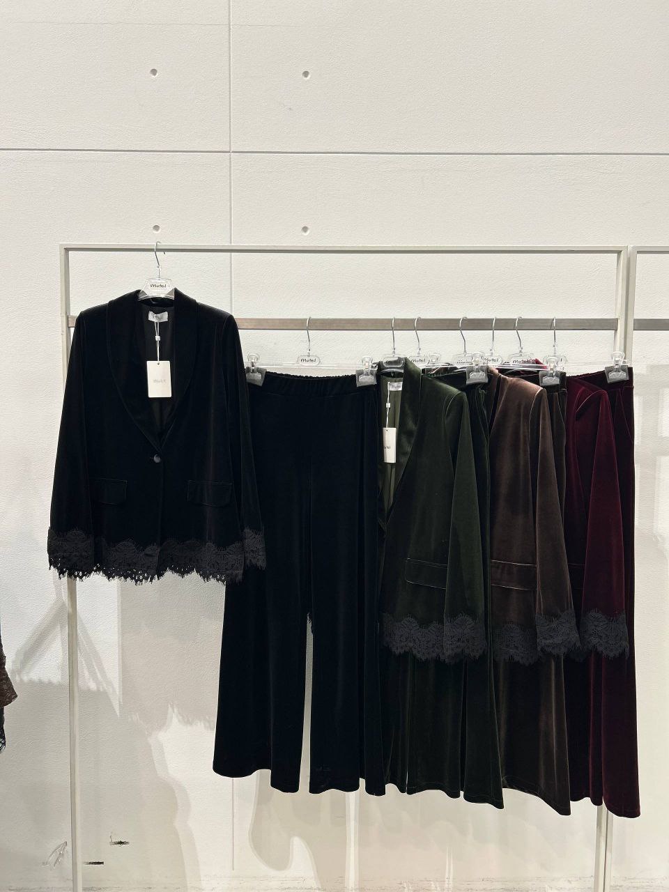 Adora Фото Adora