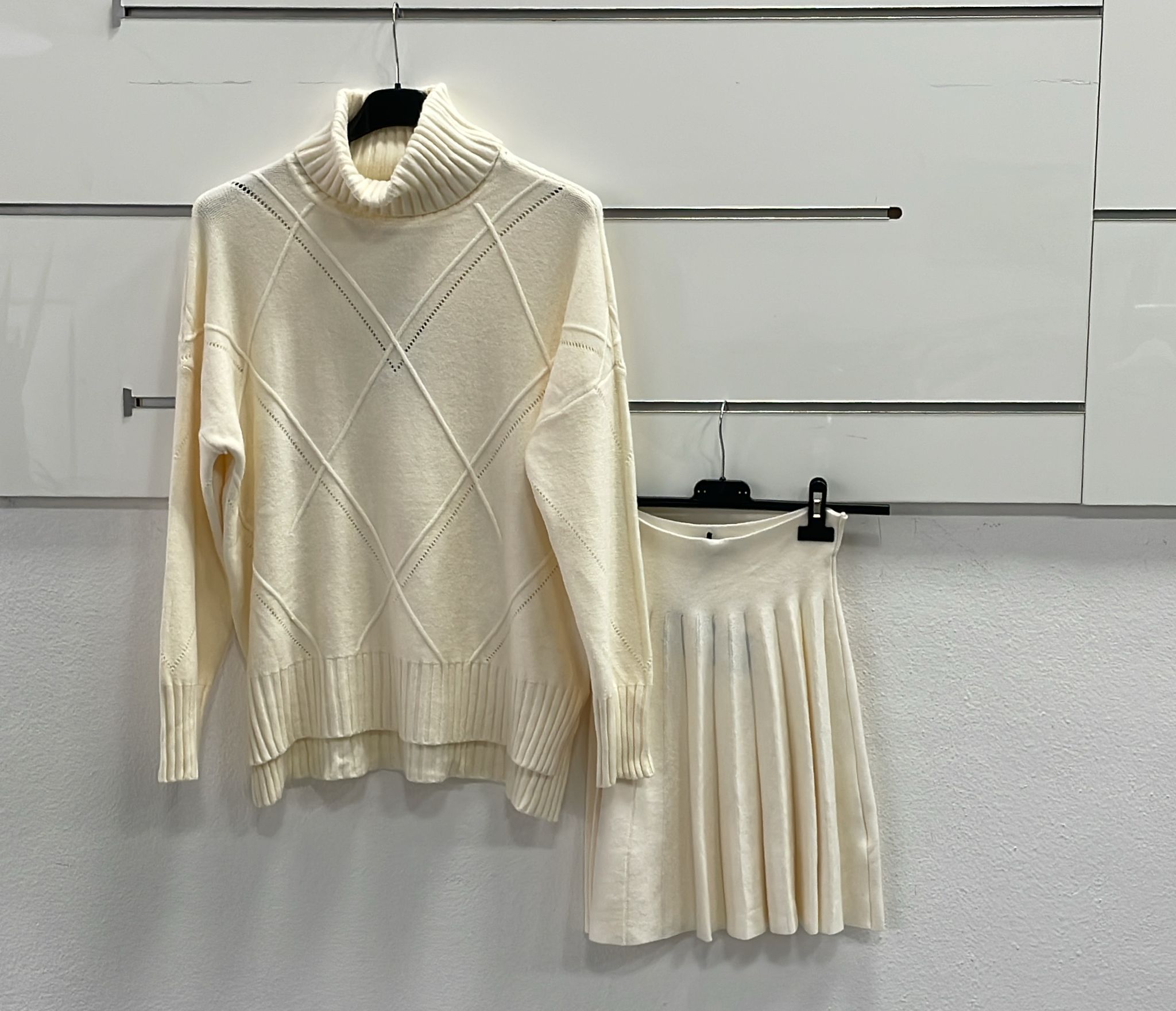 Joie Clair (J-Clair)