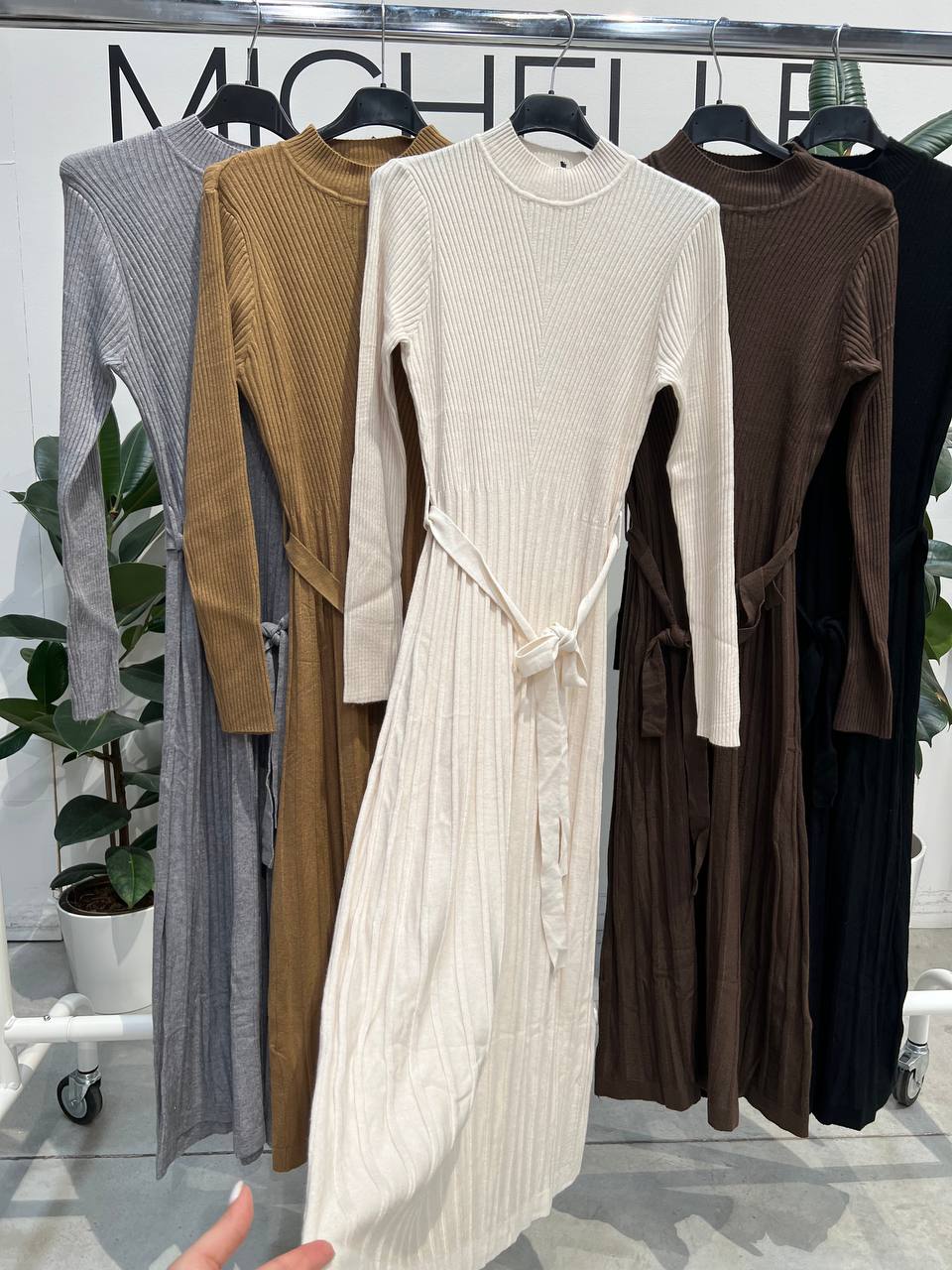 Amelie Follies (Michelle)