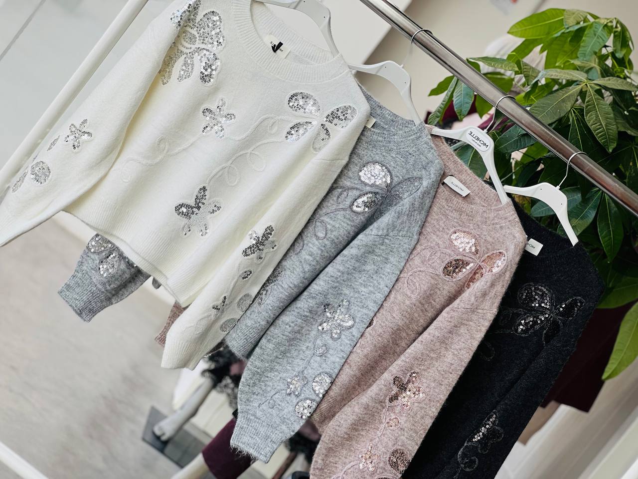 Amelie Follies (Michelle)