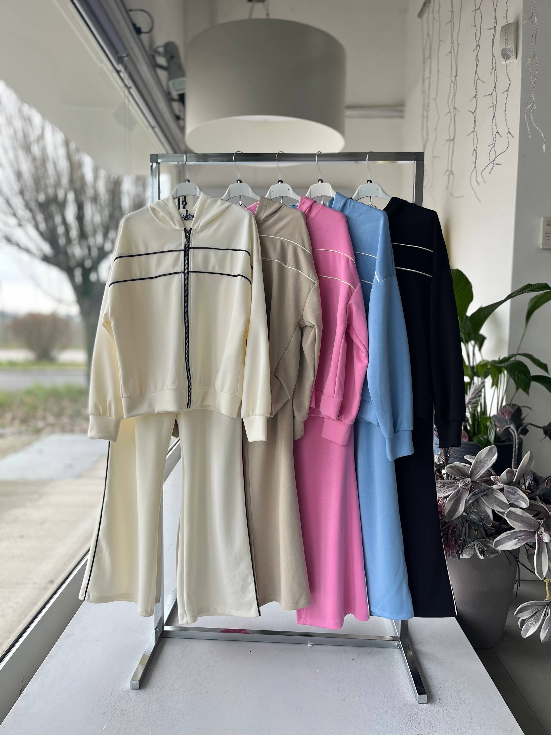 Фото Joie Clair (J-Clair)