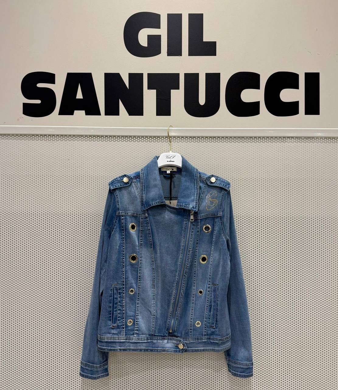 Фото Gil Santucci