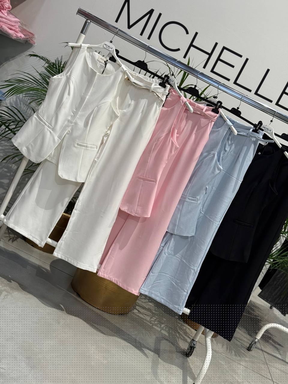 Amelie Follies (Michelle)