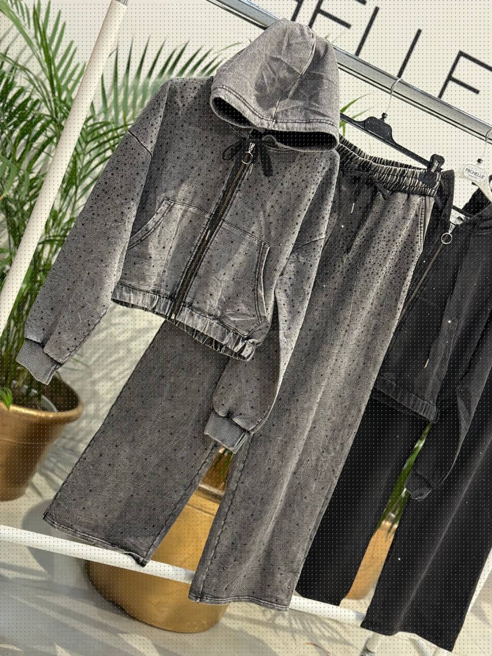 Amelie Follies (Michelle)