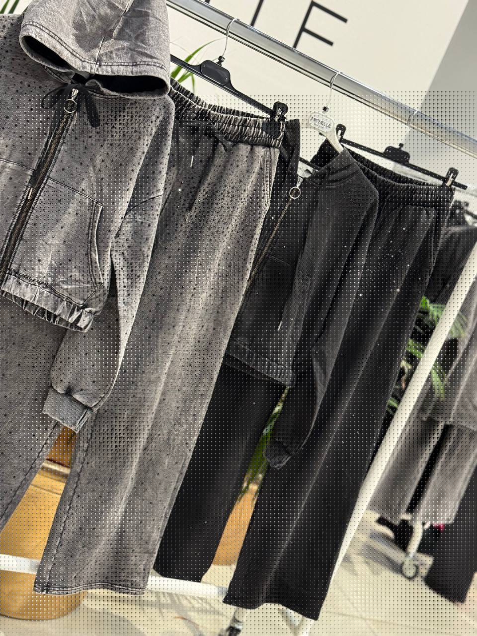 Amelie Follies (Michelle)