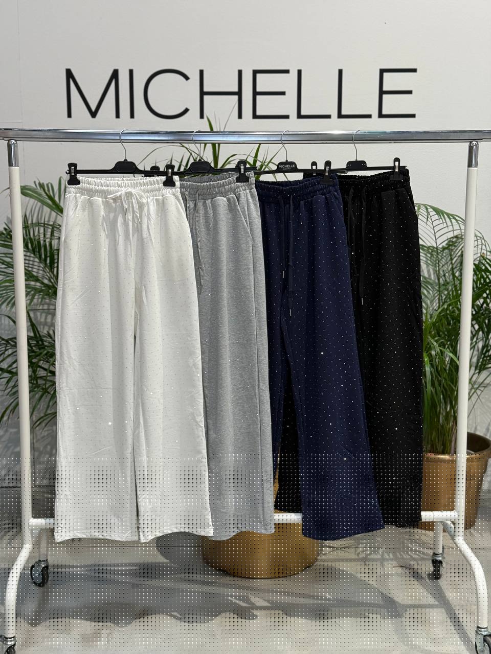 Amelie Follies (Michelle)