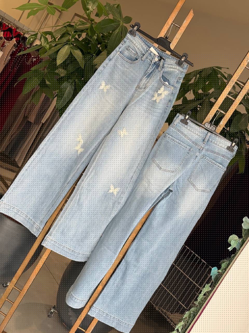 Amelie Follies (Michelle)