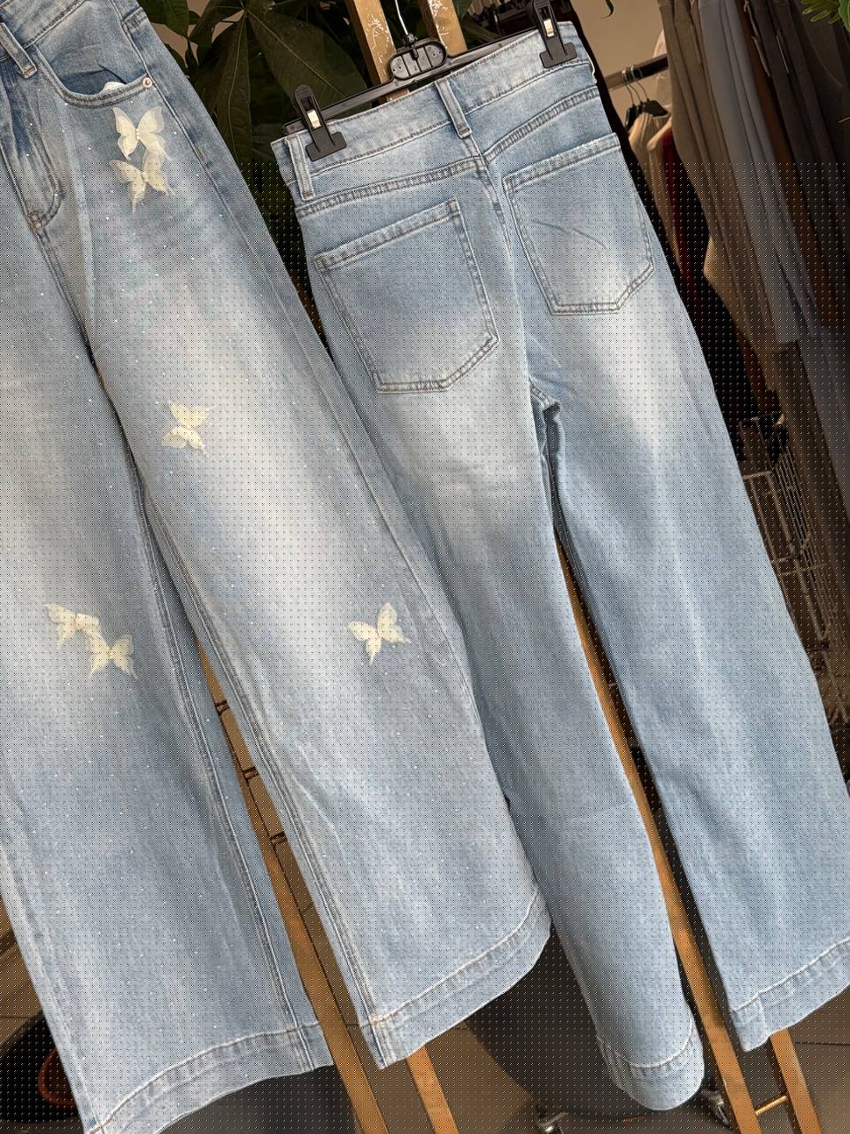 Amelie Follies (Michelle)