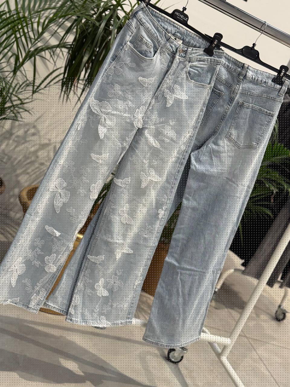 Amelie Follies (Michelle)