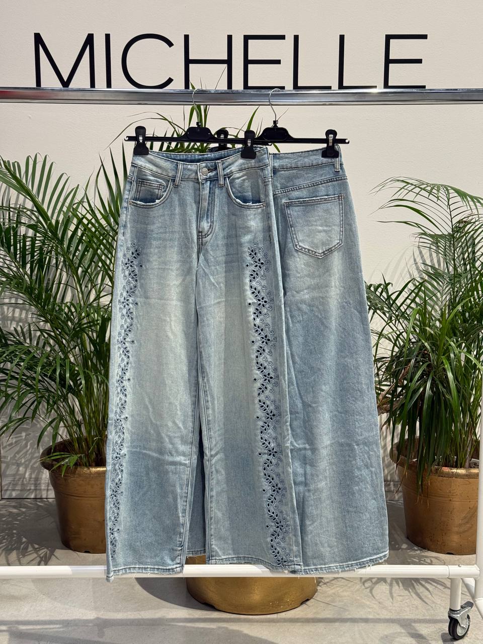 Amelie Follies (Michelle)