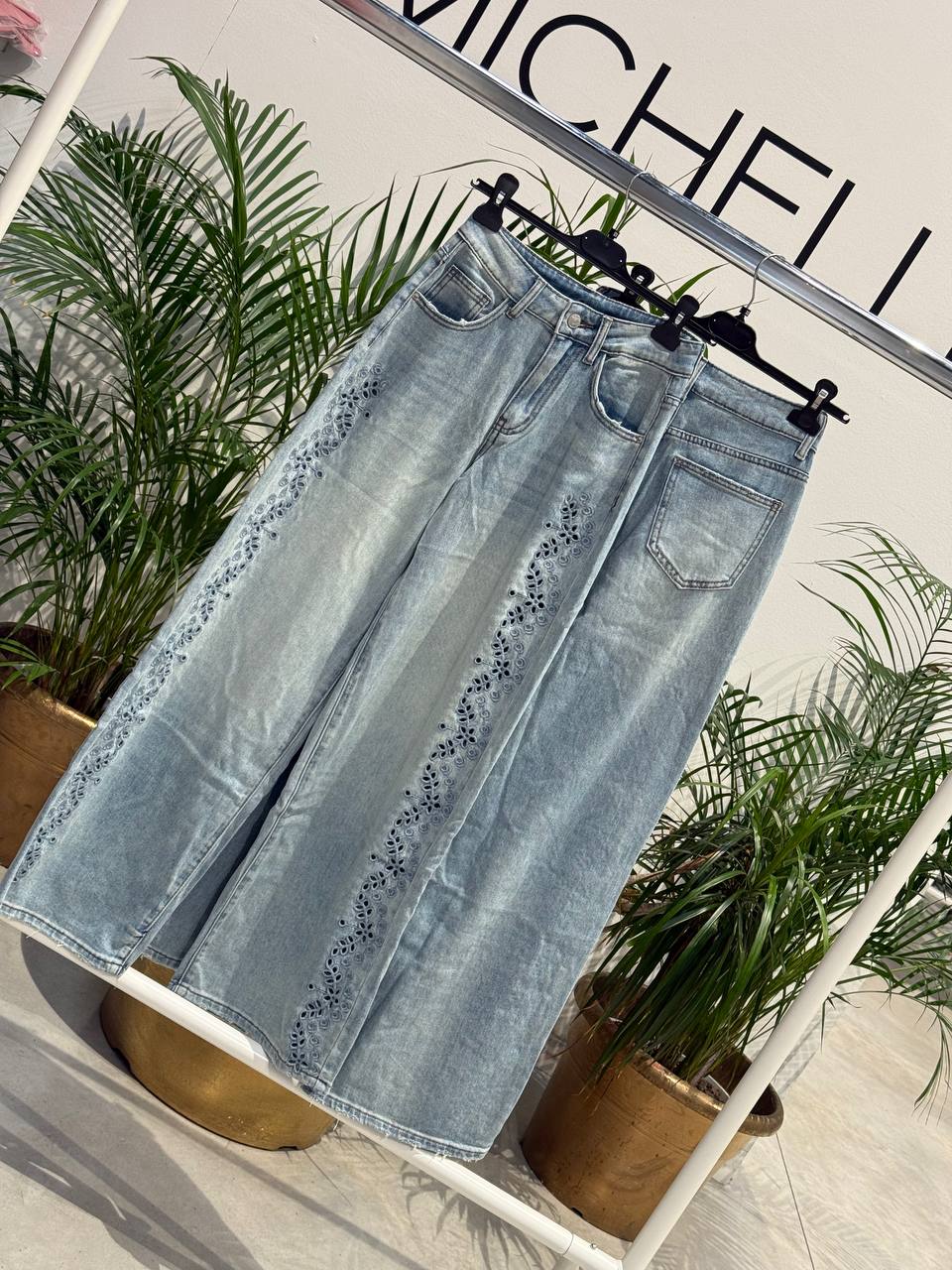 Amelie Follies (Michelle)