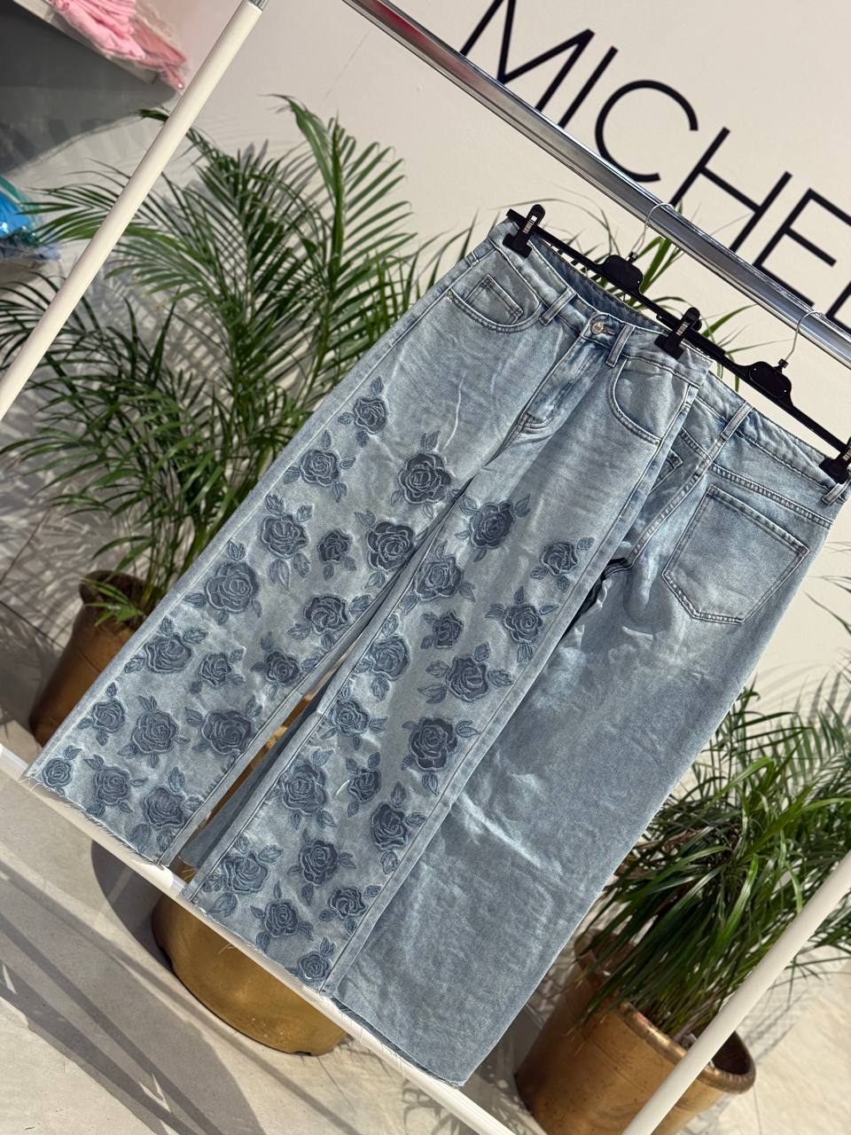 Amelie Follies (Michelle)