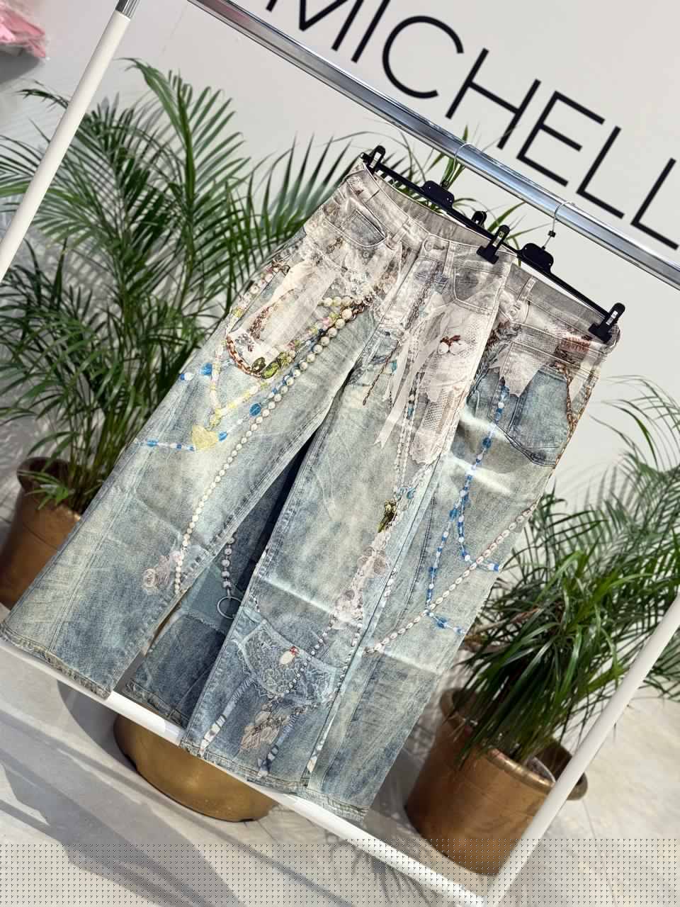 Amelie Follies (Michelle)