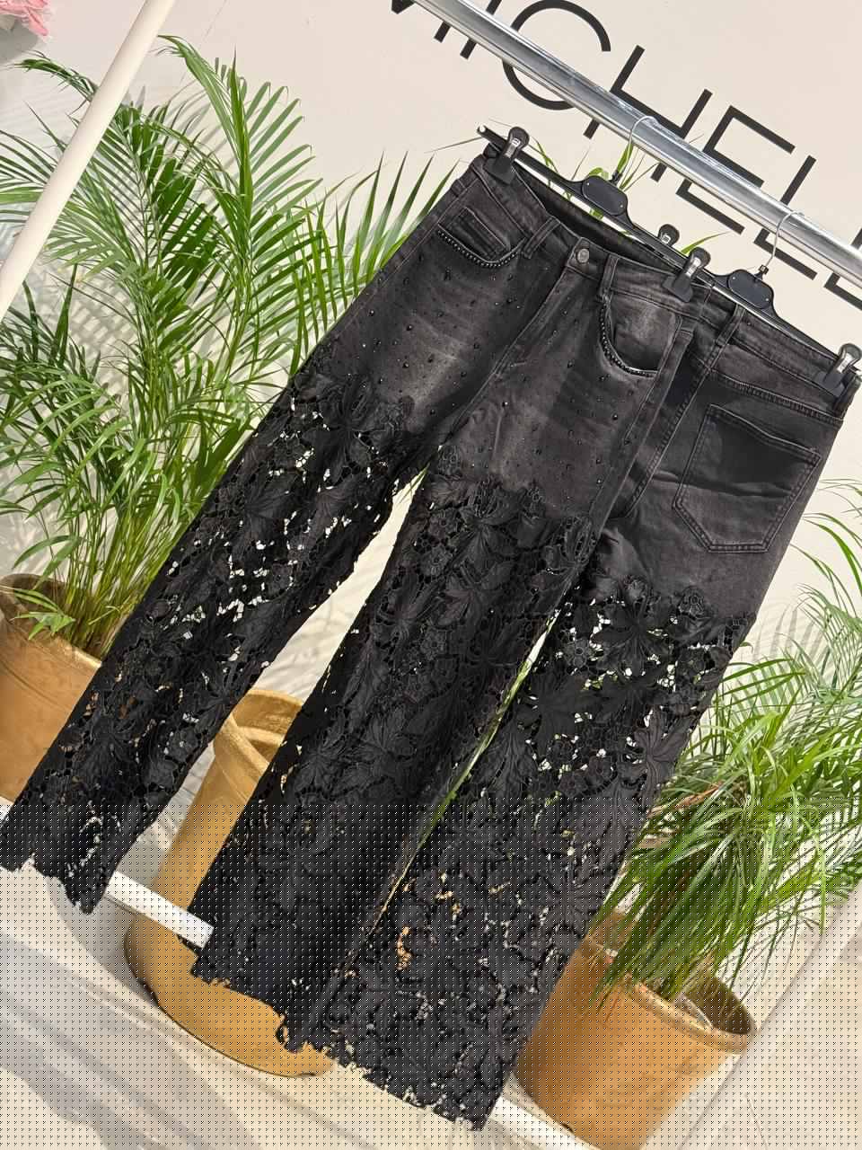 Amelie Follies (Michelle)