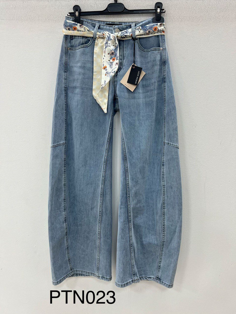 Фото Vanessa Scott