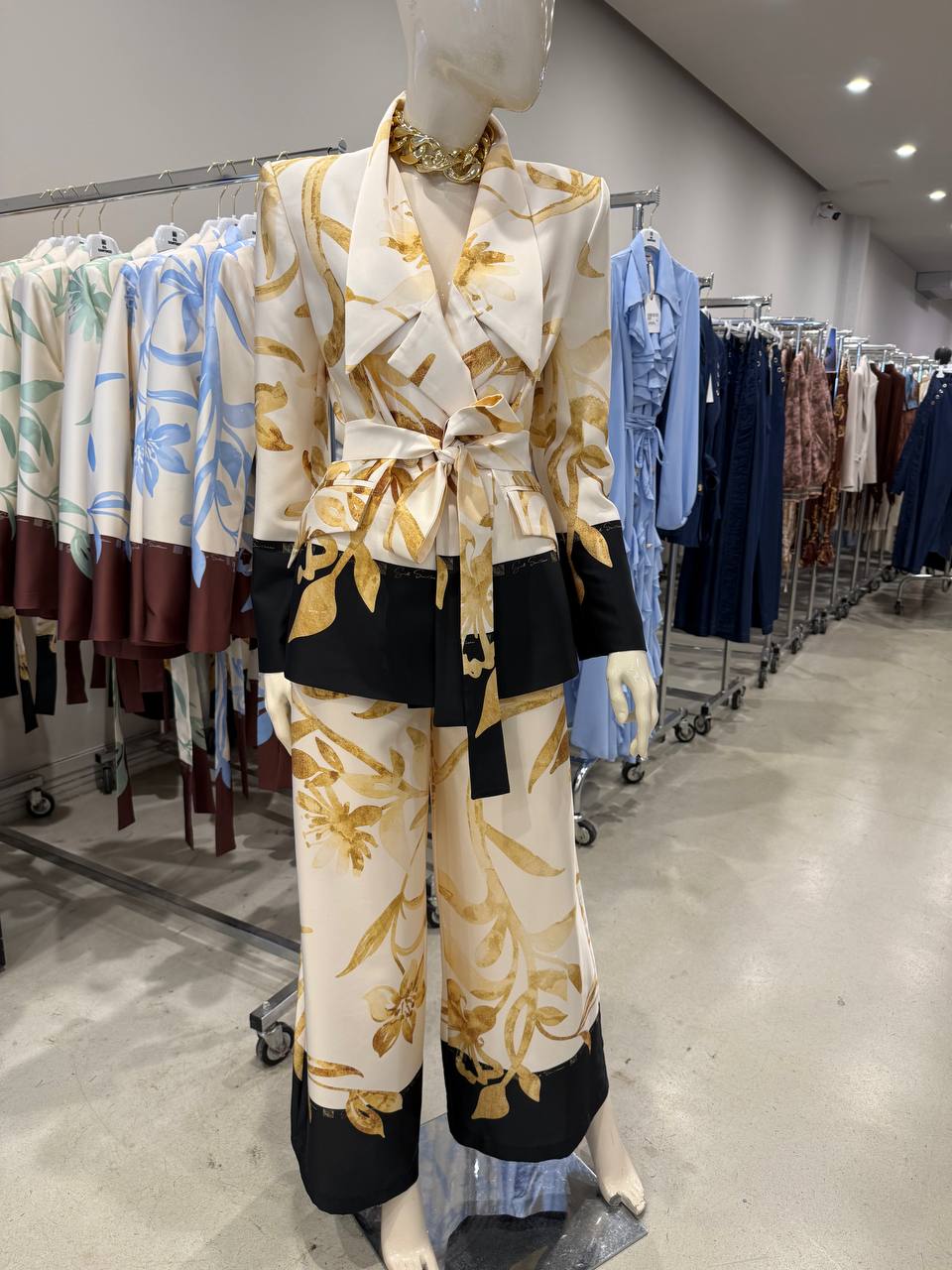 Итальянская одежда, бренд Gil Santucci, арт. 74137490