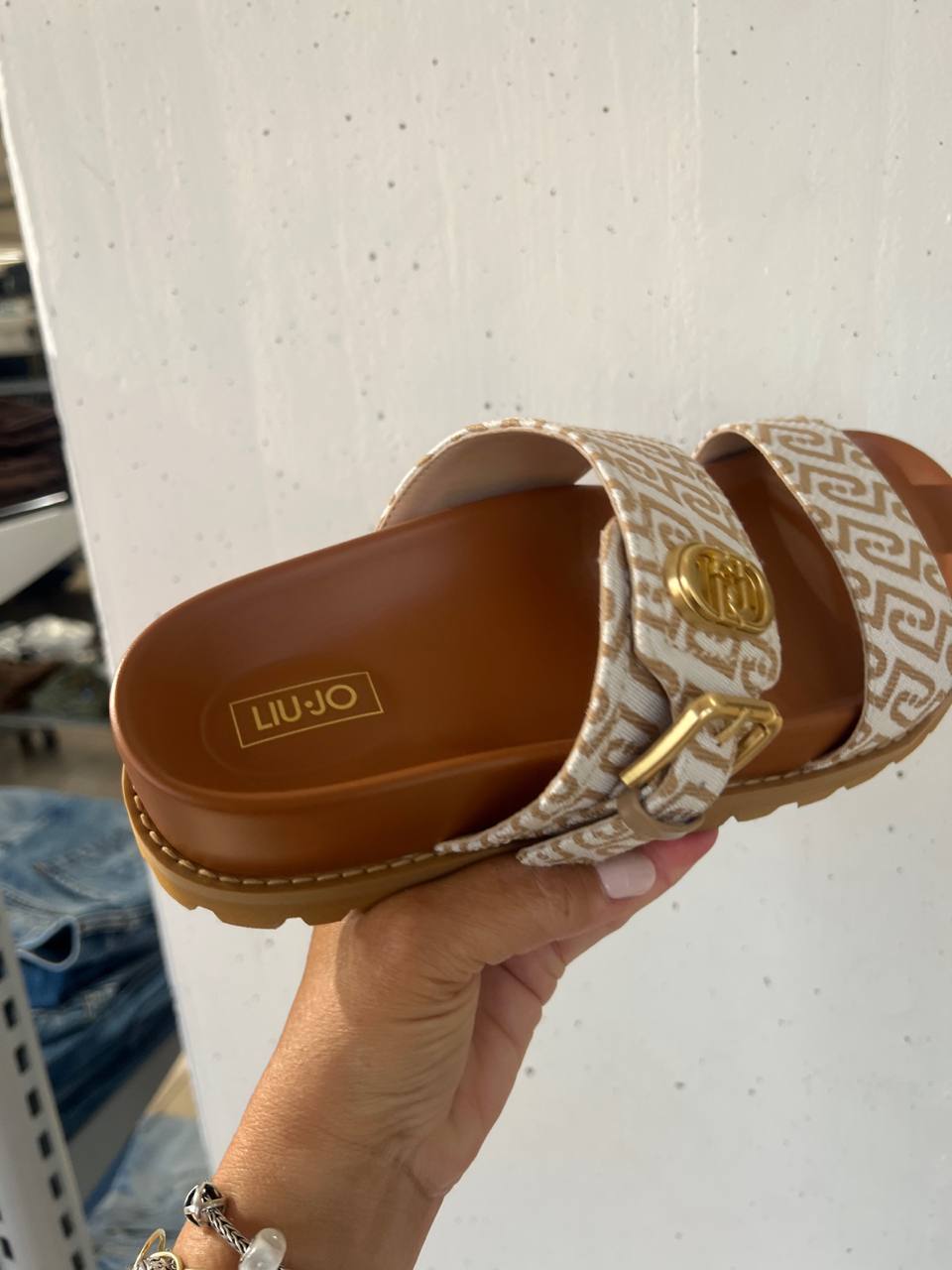 Фото Outlet