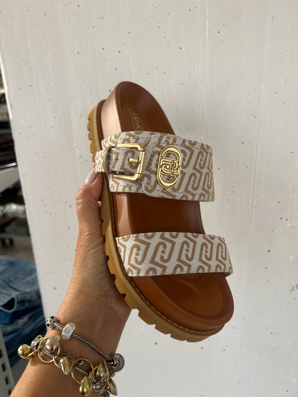 Фото Outlet