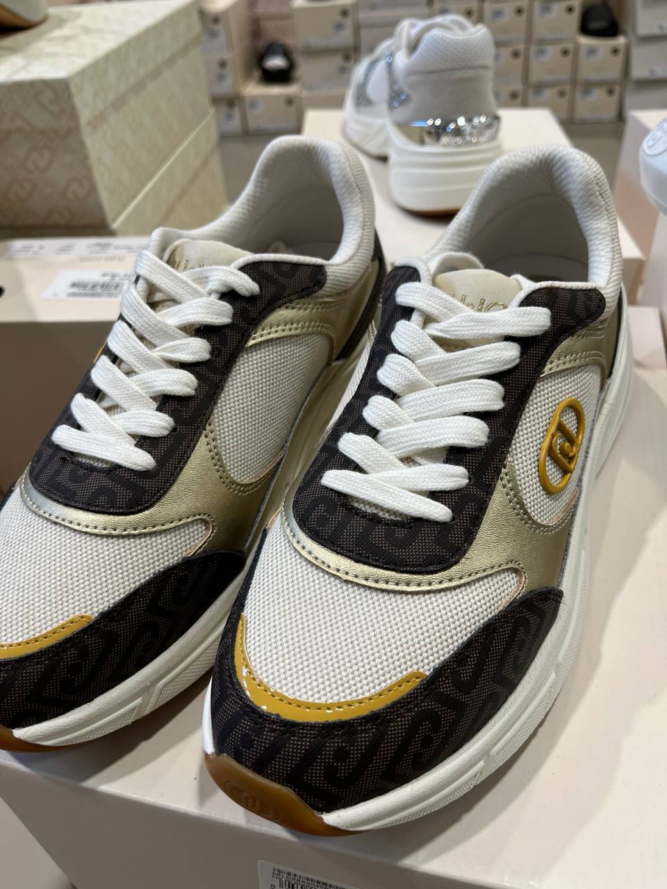 Фото Outlet