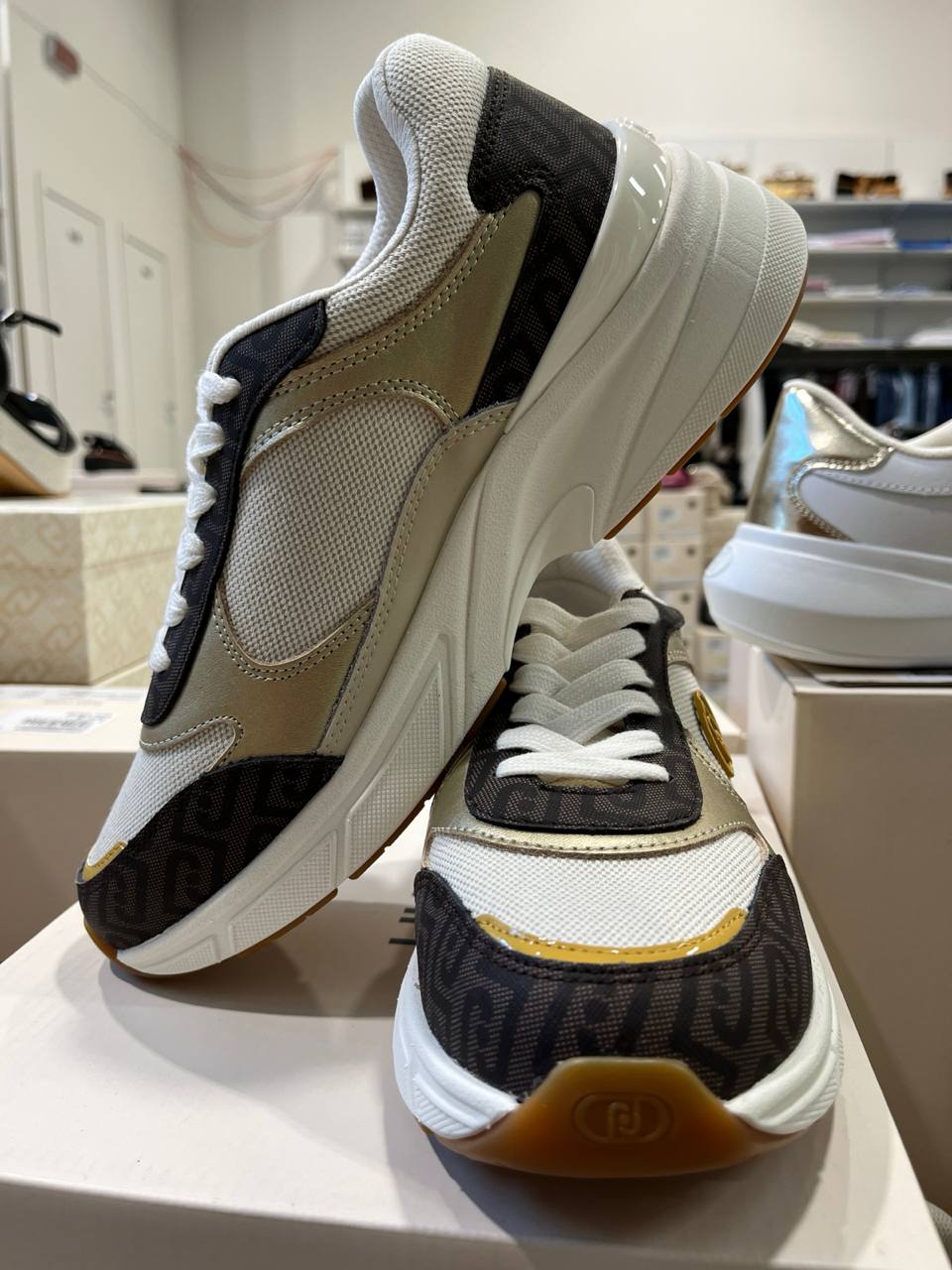 Фото Outlet