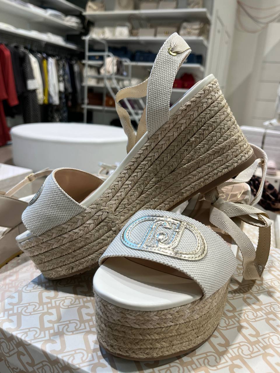 Итальянская одежда, бренд Outlet, арт. 74312573