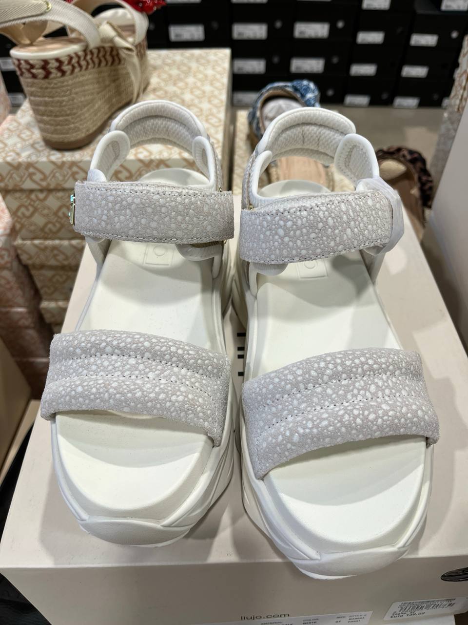 Фото Outlet
