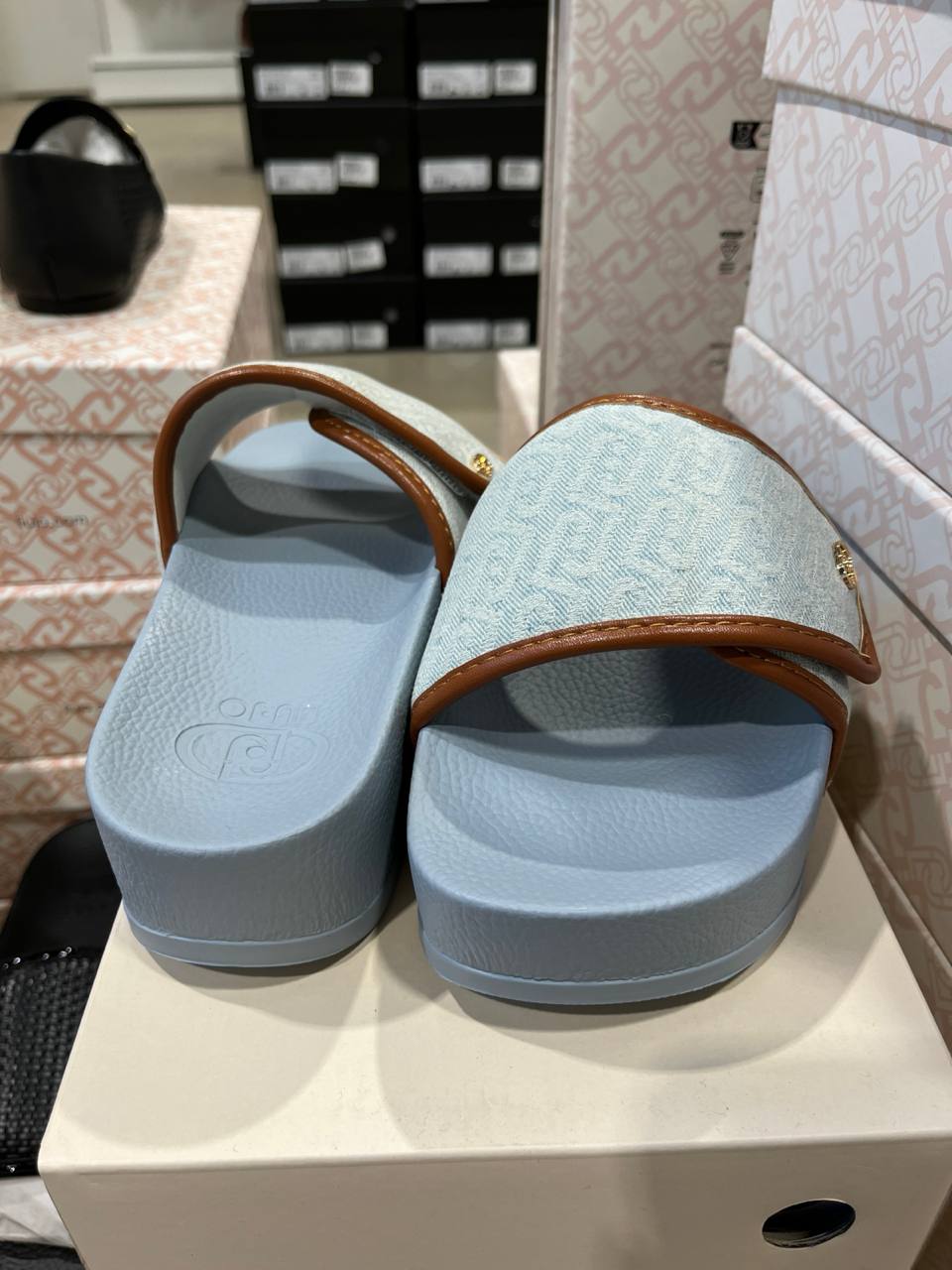 Фото Outlet