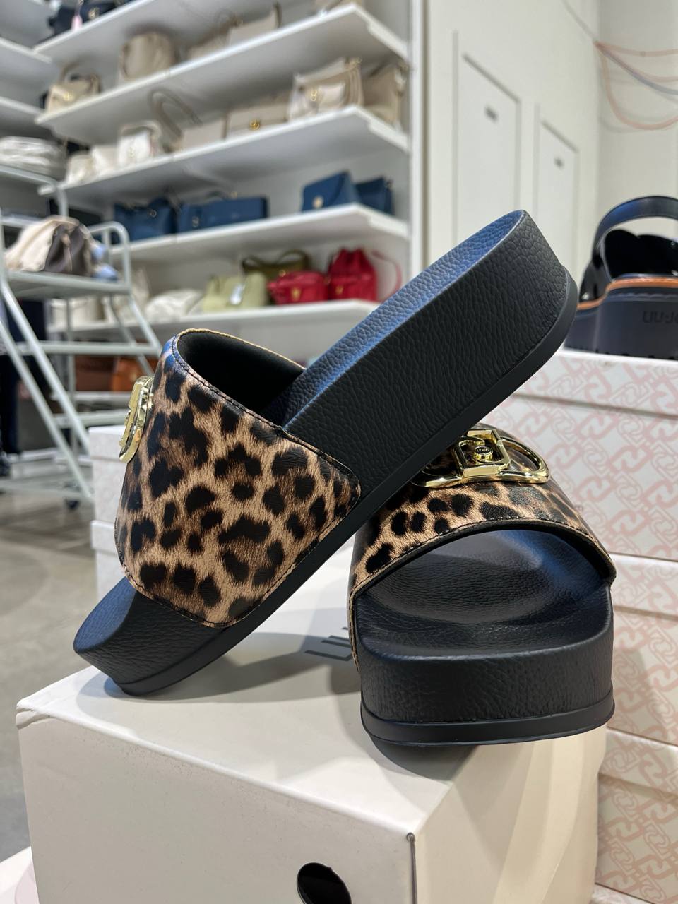 Фото Outlet