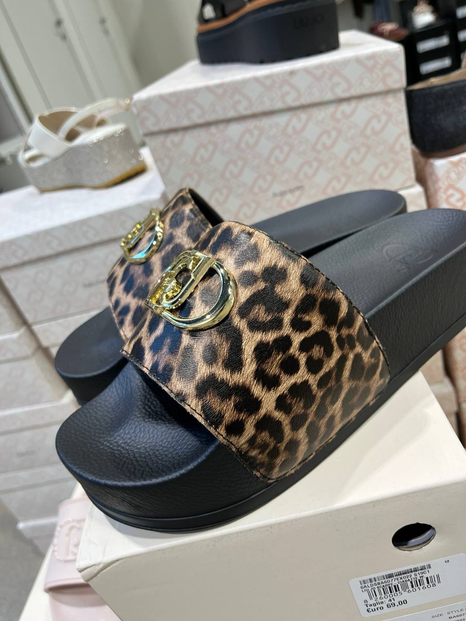 Фото Outlet