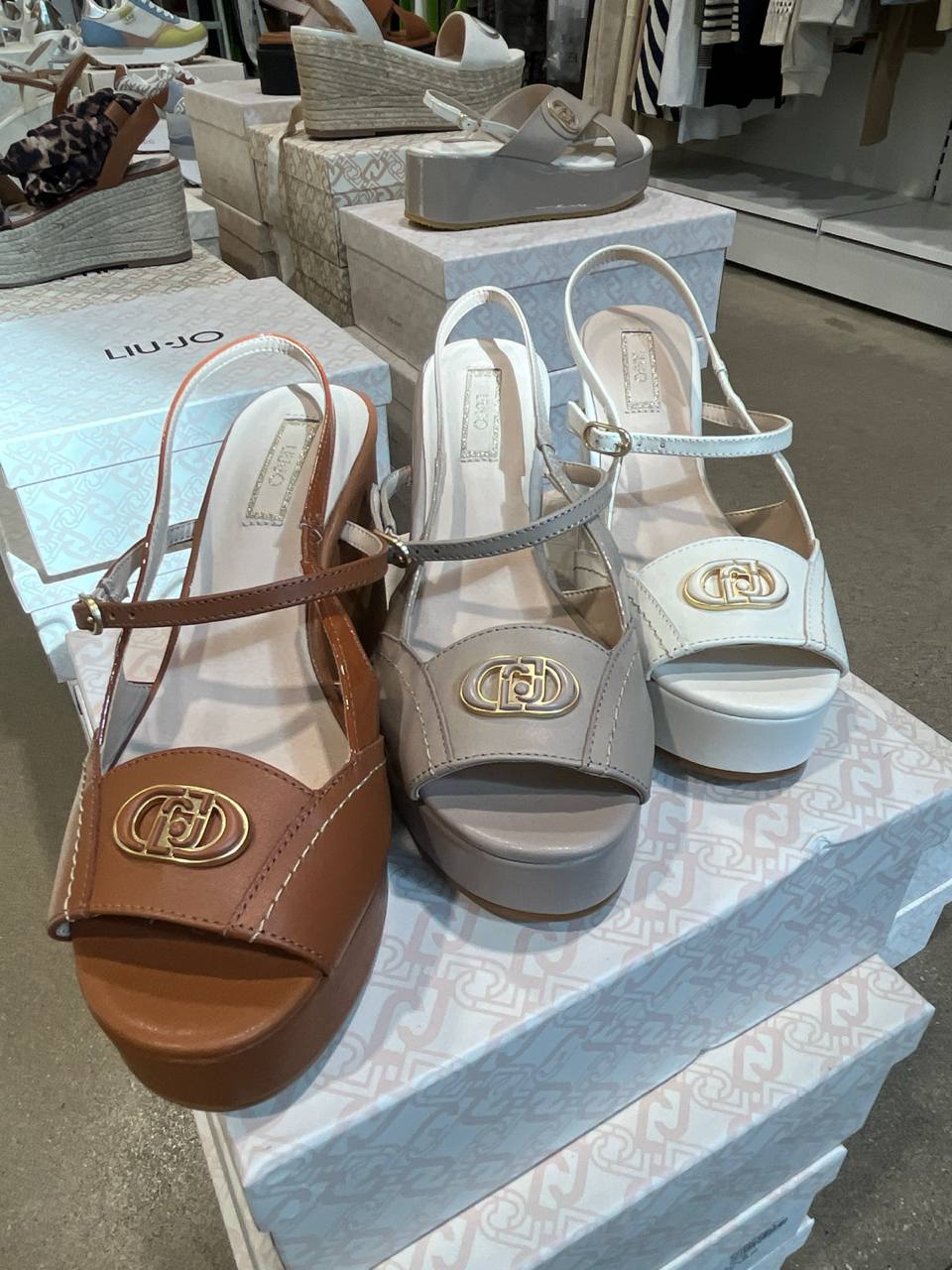 Итальянская одежда, бренд Outlet, арт. 74312365