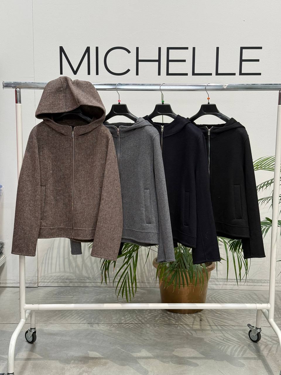 Amelie Follies (Michelle)