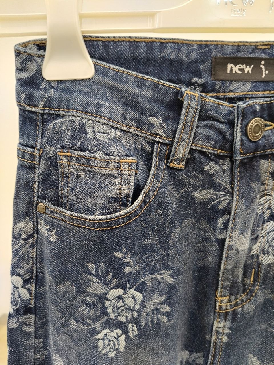 Фото New J